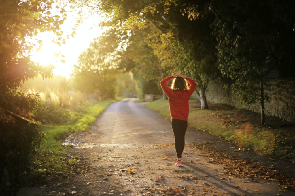 Très facile à pratiquer au quotidien, la marche à pied est une activité physique et sportive complète, qui agit à la fois sur le corps et l’esprit. La Mutuelle GSMC vous dévoile tous les bienfaits de la marche à pied sur notre santé.