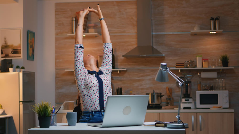 5 accessoires pour faire du sport devant la télé ou à son bureau