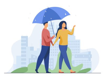 un couple marche dans la rue sous un parapluie